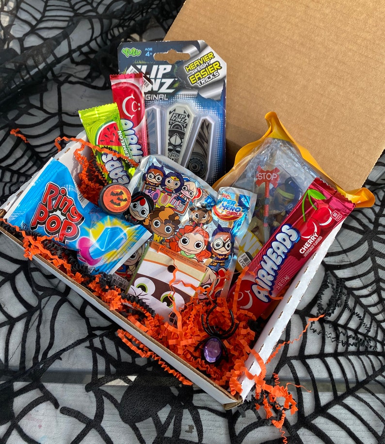 25+ Of The Best Halloween Gift Basket Ideas For A Scary Halloween