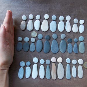 30 Paare / 60 flache, längliche und runde Strandsteine für Kieselkunst, Bastelarbeiten und Kieselfiguren; glatte, längliche Meereskiesel; 3–5,5 cm, 1,2–2,2 Zoll