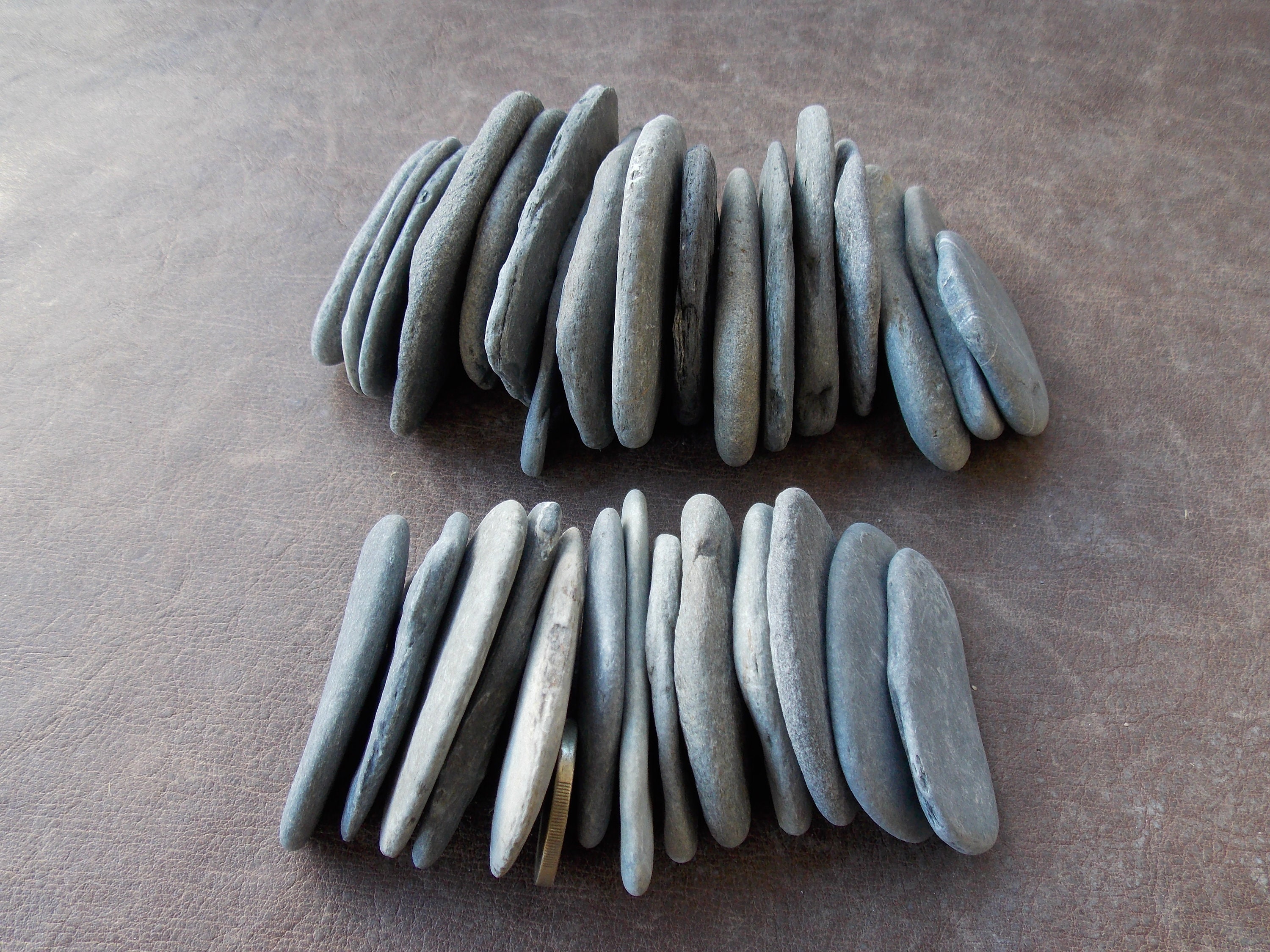 30 Slate Stones Flat Beach Pebbles Bulk Thin Sea Stones for Pebble Art,  Mosaic Making, Aquarium Fish Tank Decor, Crafts 4-8cm 1.63.1 
