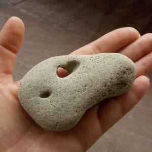 Large Hag Stone: Unique Holey Rock, Witch Trumpet (5,5x10cm)
