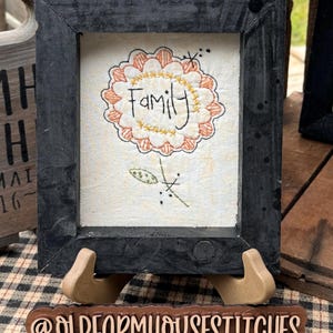 Broderie encadrée Family Primitive