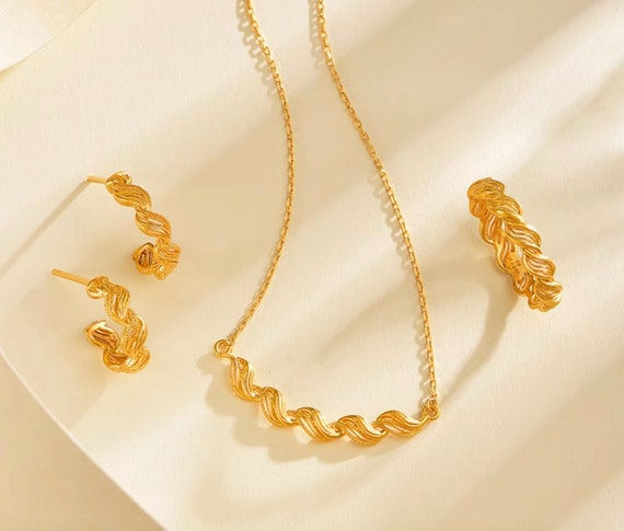 idealismsound Gold twist piece necklace