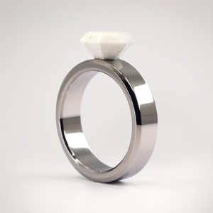 R2G - Anillo de titanio pulido con diamante de carrara, ideal aniversario, compromiso
