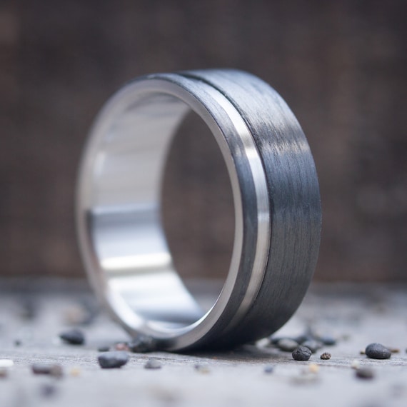 Bague de mariage en fibre de carbone pour homme ULTRALIGHT avec titane  intérieur, alliance solide, design à faible relief, bande de fiançailles en  titane unique -  France