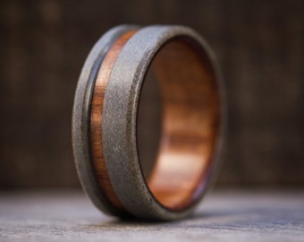 Houten ringband voor heren, ULTRALIGHT, Grijze betonnen ring voor heren. Hard massief wierookhout. Verlovingscadeau voor hem