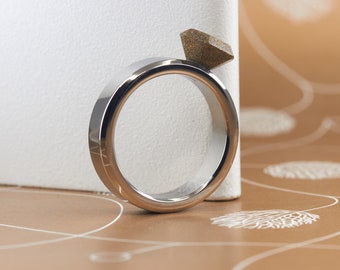 Woman Bronze and Titanium Bridal Ring, Alternative Diamond Solitaire, Solitaire Engagement Ring, Bronze Diamond