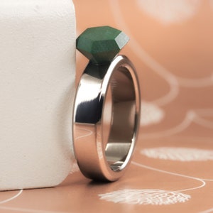 LEAD TIME 96 hs - Woman Green Concrete and Titanium Bridal Ring, Alternative Diamond Solitaire, Solitaire Engagement Ring, Concrete Diamond