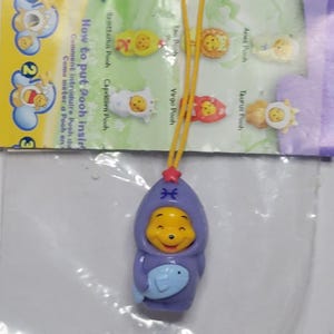 Kolekcja figurek Kubusia Puchatka Peek A Pooh #11 Seria zodiaku Ryby z ulotką Horoskop astrologiczny Tomy Yujin Brelok Disney Dangler
