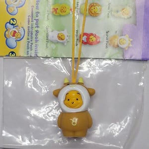 Kolekcja figurek Kubusia Puchatka Peek A Pooh #11 Seria zodiaku Byk z ulotką Horoskop astrologiczny Tomy Yujin Brelok Disney Dangler