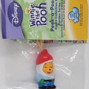 Kubuś Puchatek Peek A Pooh Figure Collection #12 Garden Series Gnome Leaflet Tomy Yujin Mini Charm Disney Brelok Automat do sprzedaży Zabawka Nowość