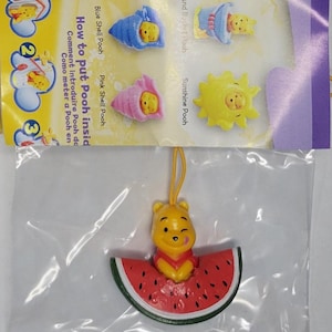 Kolekcja figurek Kubusia Puchatka Peek A Pooh #14 Seria Summer Splash Watermelon Leaflet Tomy Yujin Disney Brelok Automat do sprzedaży Zabawka
