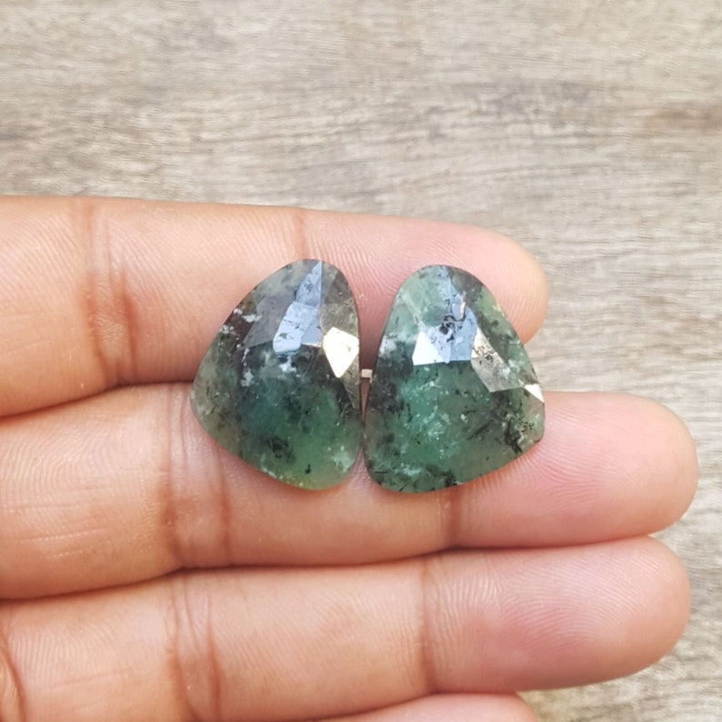 23-23 MM Size AAA Quality Emerald Faceted Cabochons 1 Pair Loose Gemstone C6218 Natural Emerald Fancy Shape One Side Faceted Cabochons