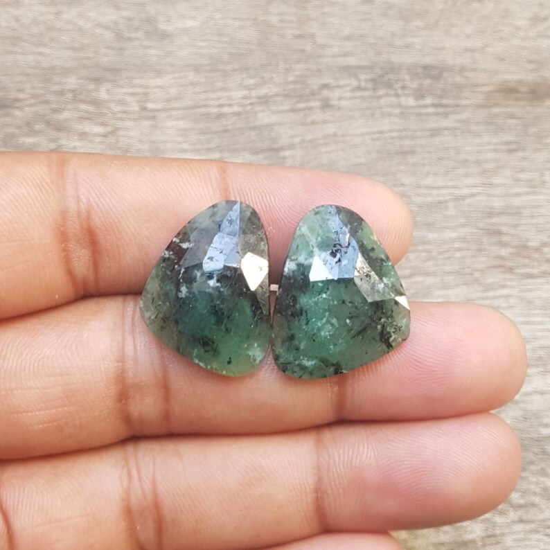 23-23 MM Size AAA Quality Emerald Faceted Cabochons 1 Pair Loose Gemstone C6218 Natural Emerald Fancy Shape One Side Faceted Cabochons