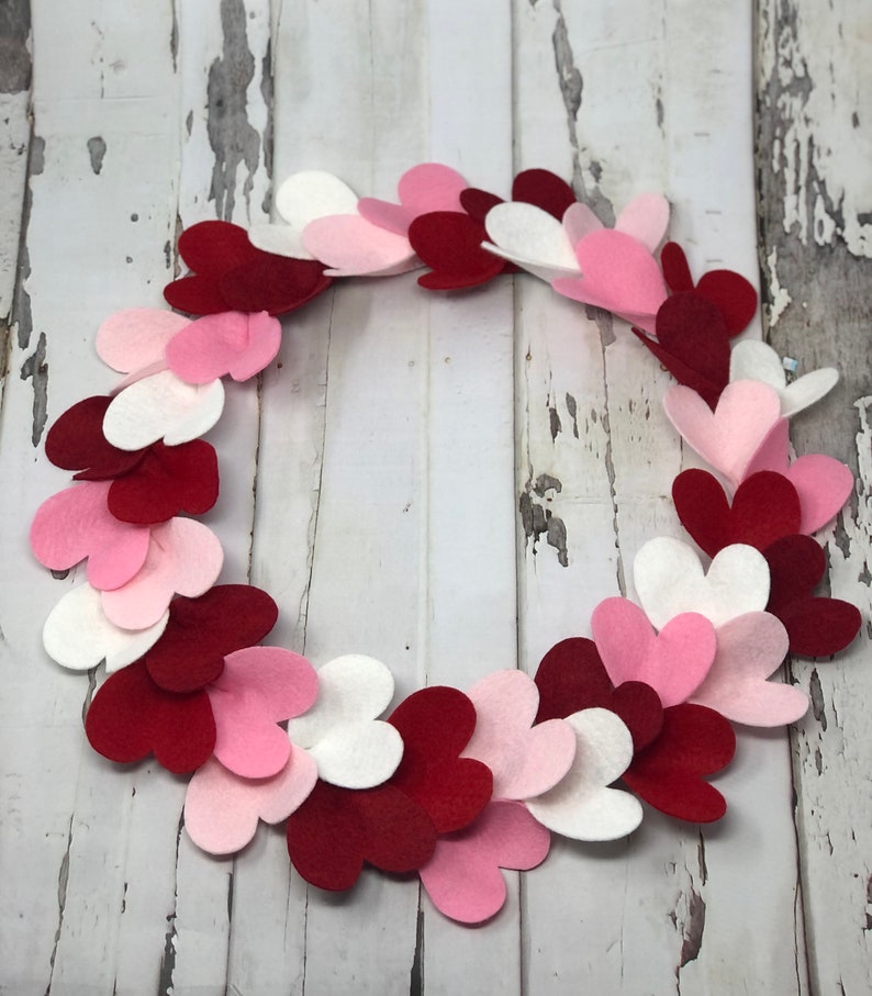 Felt Valentines Day Wreath, Front Door Decor, Decorative Wreath, Felt Wreath, Heart Wreath, Valentines Day Decor image 2