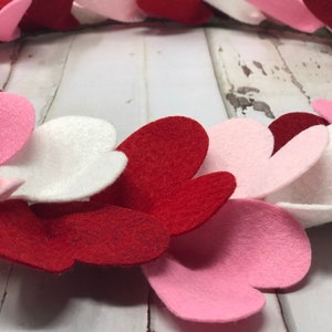 Felt Valentines Day Wreath, Front Door Decor, Decorative Wreath, Felt Wreath, Heart Wreath, Valentines Day Decor image 3