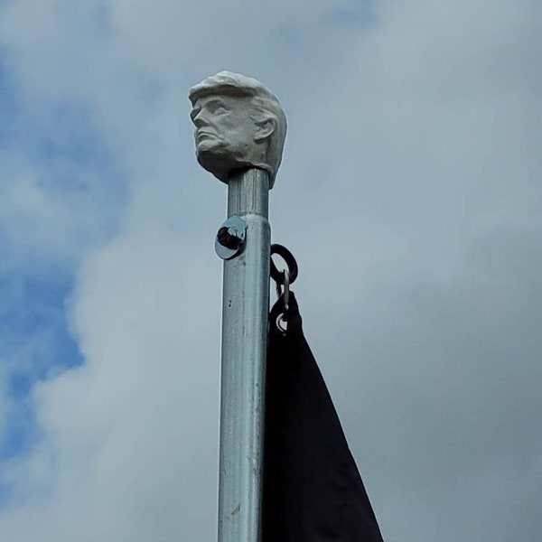 Adorno para asta de bandera de trump...