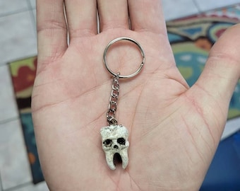 Dead skull tooth Keychain...