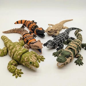 Lifelike Reptiles & Exotic Critters - Premium Poseable Figures