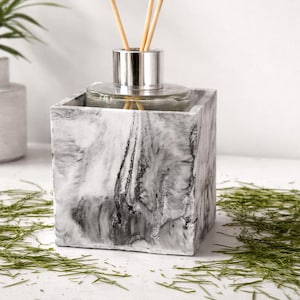 Greenhouse Garden Reed Diffuser in Handcast Marbled Glass Holder, Fresh Cut Grass & Tomato Vine Basil, Modern Botanical Home Fragrance