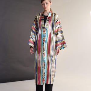 Usbekischer leichter oversized Chapan aus vintage reiner Ikatseide von Ende der 1980er bis Anfang der 1990er Jahre