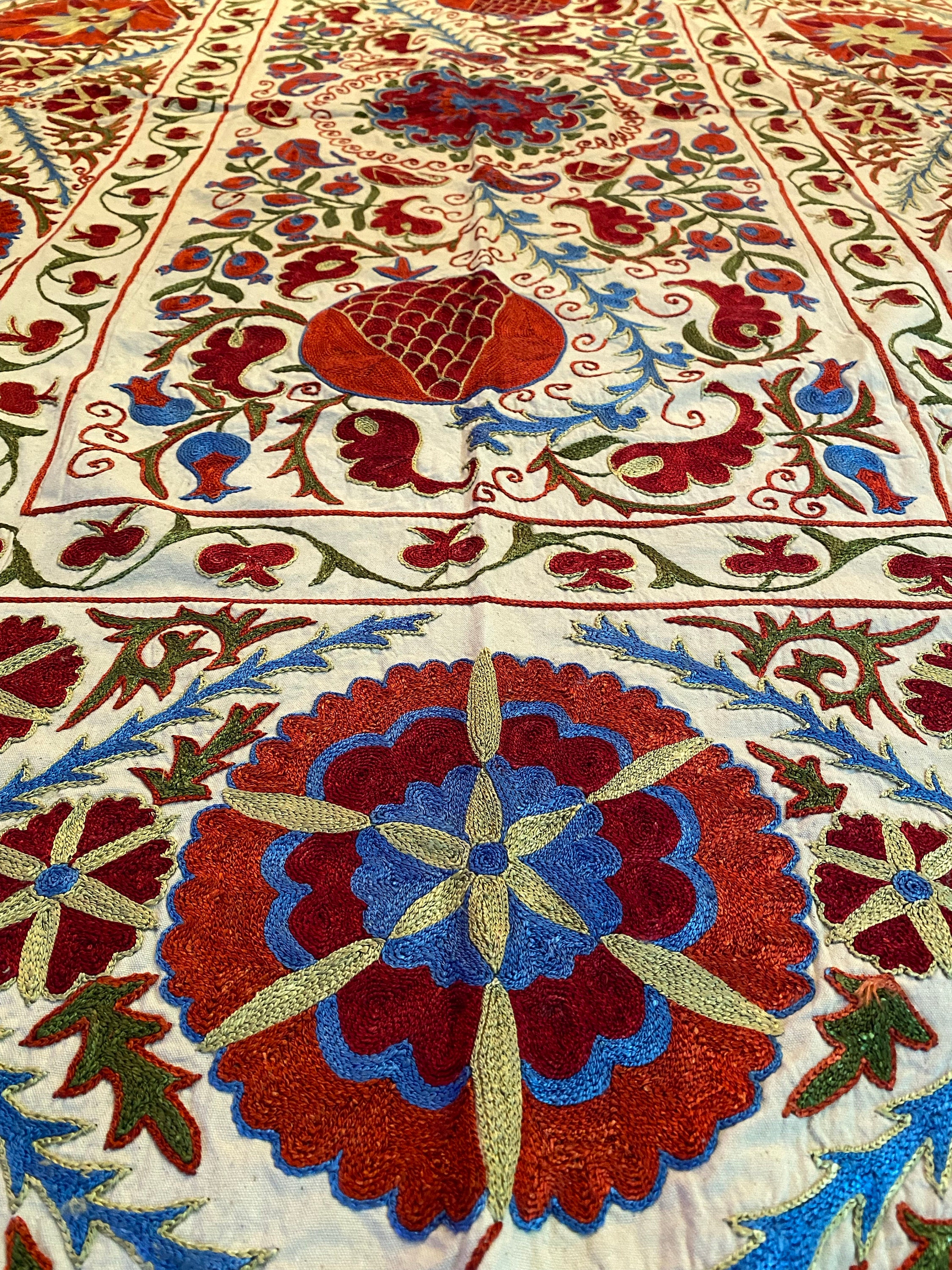 Suzani Wall Hanging - Uzbekistan Embroidery Tapestry, 135 X 210 Cm