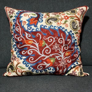 Uzbekistan suzani pillow case with embroidered almond, 44 x 46 cm / 17.3 x 18.1 inch
