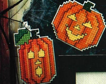 ヴィンテージクロスステッチパターン ハッピーハロウィン 魔女