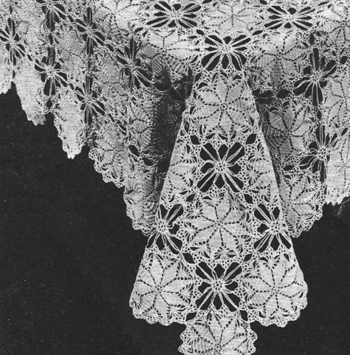 Vintage Crochet Pattern Lacy Rectangle Tablecloth Christmas Snowflake ...