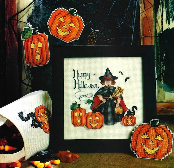 ねことハロウィンカボチャパネル生地　ハンドメイド ヴィンテージクロスステッチパターン ハッピーハロウィン 魔女