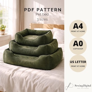 Op de afbeelding: Drie olijfgroene hondenmanden van verschillende maten zijn op elkaar gestapeld. De afbeelding bevat de tekst "PDF PATTERN Pet bed 3 sizes" en printopties: A4, A0 en US Letter.