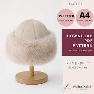 Puede incluir: Un sombrero de piel sintética beige con una corona de paneles, exhibido en un soporte de madera. La imagen incluye el texto: FUR HAT, US LETTER PRINT AT HOME, A4 PRINT AT HOME, DOWNLOAD PDF PATTERN DESIGNED FOR FAUX FUR, SIZES 56-58cm / 22-22.8inches, Sewing.Digital.