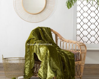 Luxury Crushed Green Velvet Throw Blanket with Tassels Soft Velvet Boho Sofa Throw for Living Room 120X180 Cms Christmas Gift For New Home