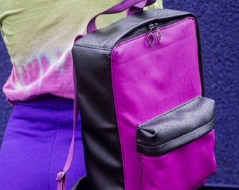 Sac à dos violet noir en cuir écologique, sac à dos pour ordinateur portable, sac à dos de voyage, sac à dos universitaire, sac à dos fait à la main, sac à dos, style urbain, pour les filles