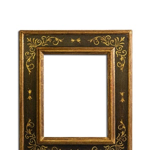 elegant golden silver frame shaped painting wavy frame pinstripe lacquered polished waxed frame traditional artisan