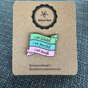 Pin esmaltado con palabras positivas