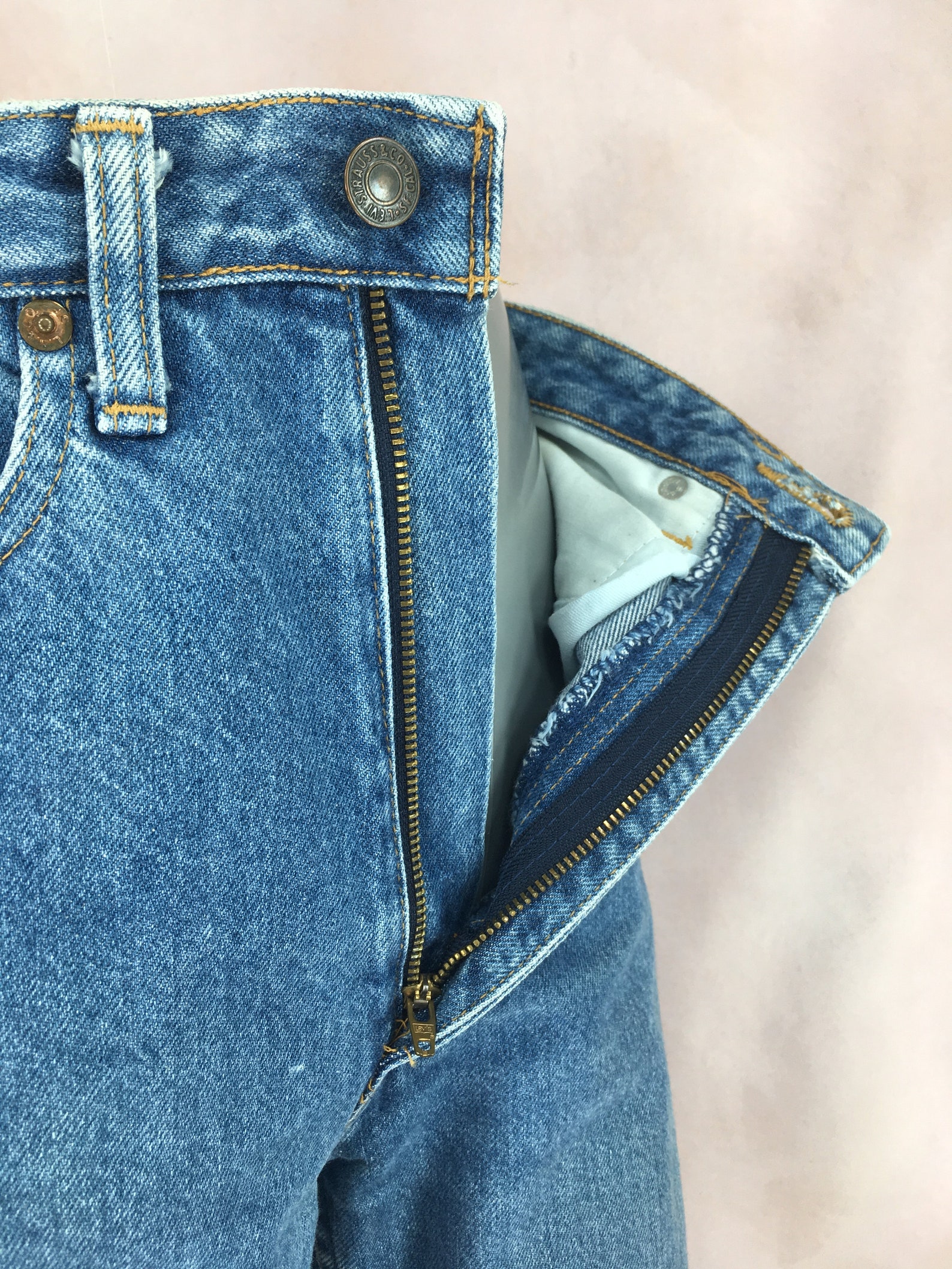 elastic waist levis