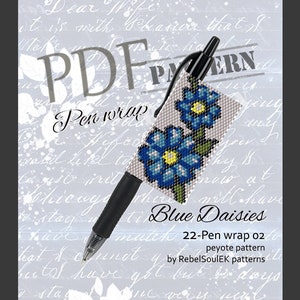Op de afbeelding: PDF-patroon voor een kralen penomslag met blauwe madeliefjes. Het patroon heet "Blue Daisies 22-Pen Wrap 02" en is van RebelSoulEK patterns.