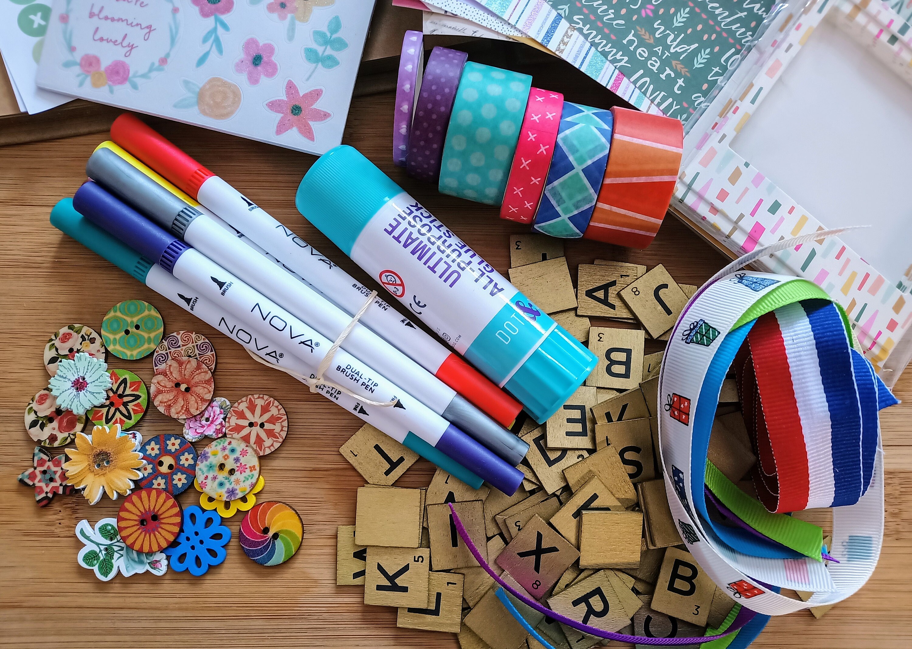 Kit Scrapbooking Débutant Papillon - Inclut Carnet A6, Washi Tape, Autocollants, Papiers Décoratifs… - Idéal DIY, Journaling, Cadeau Créatif