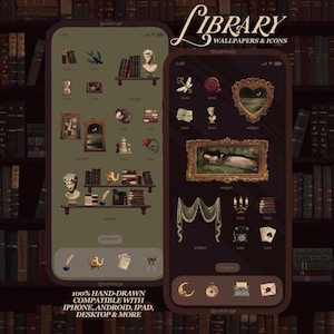 Può includere: Due schermi di smartphone che mostrano un tema di biblioteca digitale con icone e sfondi. L'interfaccia presenta illustrazioni di libri, busti, dipinti incorniciati, candele e oggetti vintage. Il testo in alto recita LIBRARY WALLPAPERS & ICONS.