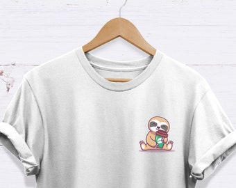 Faultier mit Kaffee T-Shirt, Hohe Qualität Nie Verblassen Unisex T-Shirt für Erwachsene, Faultier Liebhaber Geschenk, Lustiges Geschenk