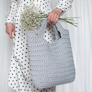 Cartera gris claro, bolso tejido a mano, bolso de playa de punto, bolso de vacaciones, bolso de mano básico, bolso con asa de cuerda