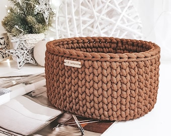 May include: A brown crocheted basket with a small wooden tag that says "L.P.  nertworfs".