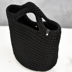 Handgemaakte handtas, gehaakte zwarte tote tas, portemonnee in Scandinavische stijl, cadeau voor vrouw afbeelding 3