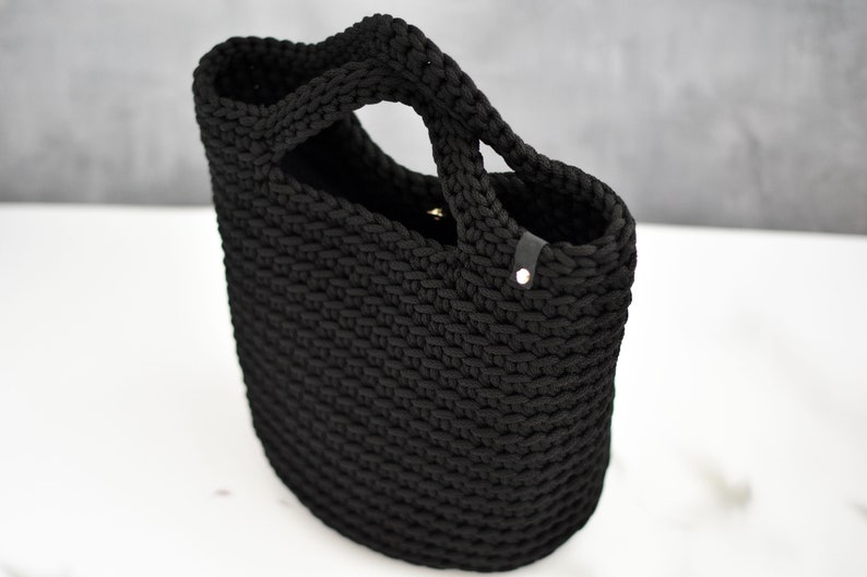 Handgemaakte handtas, gehaakte zwarte tote tas, portemonnee in Scandinavische stijl, cadeau voor vrouw afbeelding 3