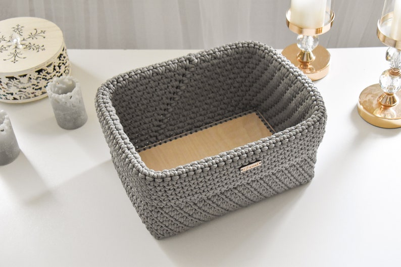 Wood bottom crochet basket / Rectangle book basket/ Crochet storage bin/ Fabric box image 3