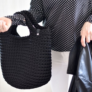 Handgemaakte handtas, gehaakte zwarte tote tas, portemonnee in Scandinavische stijl, cadeau voor vrouw afbeelding 2