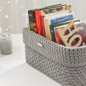 Wood bottom crochet basket / Rectangle book basket/ Crochet storage bin/ Fabric box image 4
