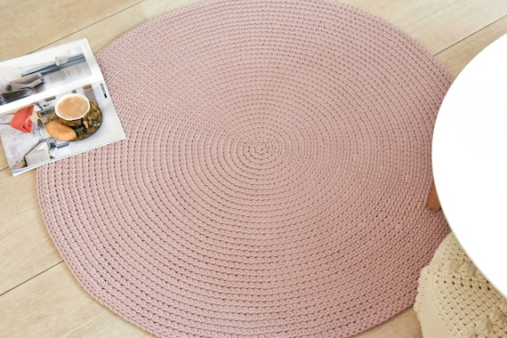 Gehäkelter moderner altrosa Teppich / Teppich fürs Kinderzimmer rund