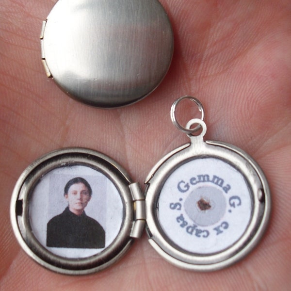 St Gemma Galgani antique silver relic locket with "ex capsa" relic