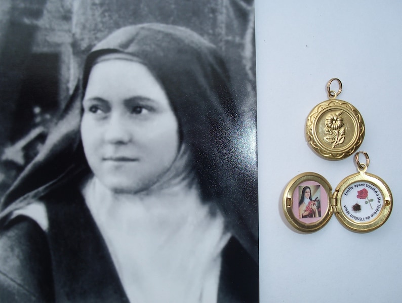 St Therese of Lisieux relic locket image 2